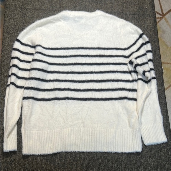 NWT Bleu Gray Soft Fuzzy White and Black Striped Crew Neck Sweater sz L - Picture 8 of 8